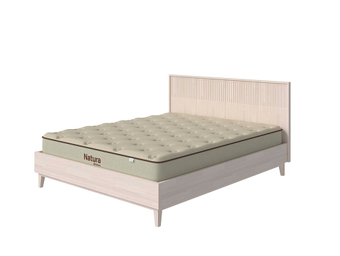 Двуспальная деревянная кровать Tempo - Кровать из массива с вертикальной фрезеровкой и декоративным обрамлением изголовья